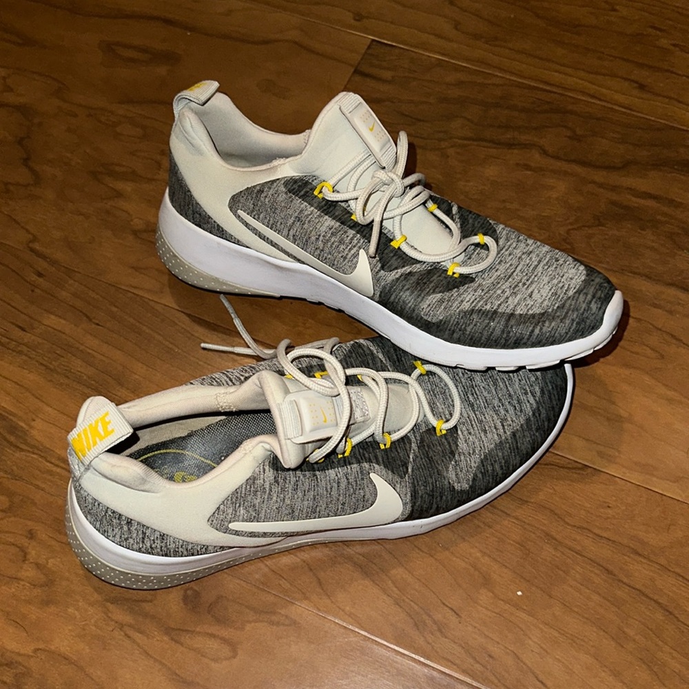 women’s nike sneakers